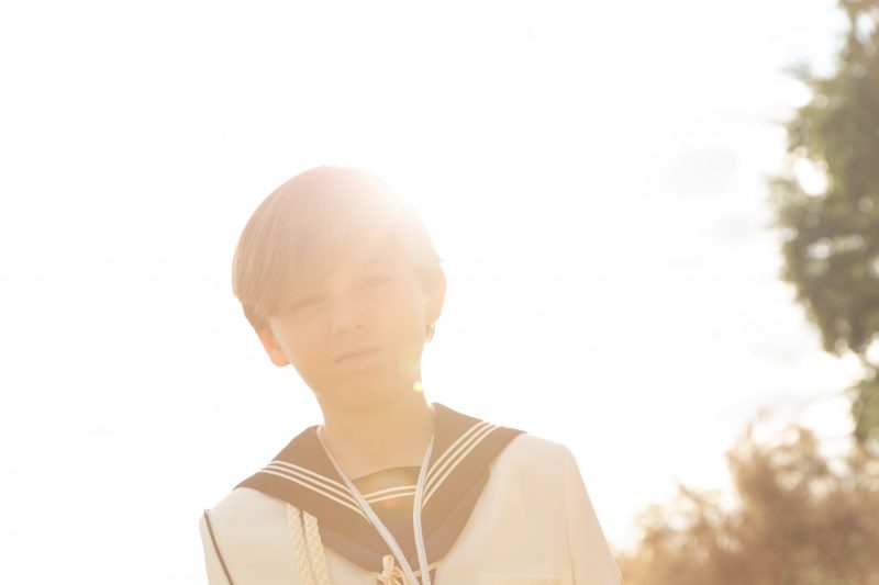 Sesión de fotos de comunión en exteriores.