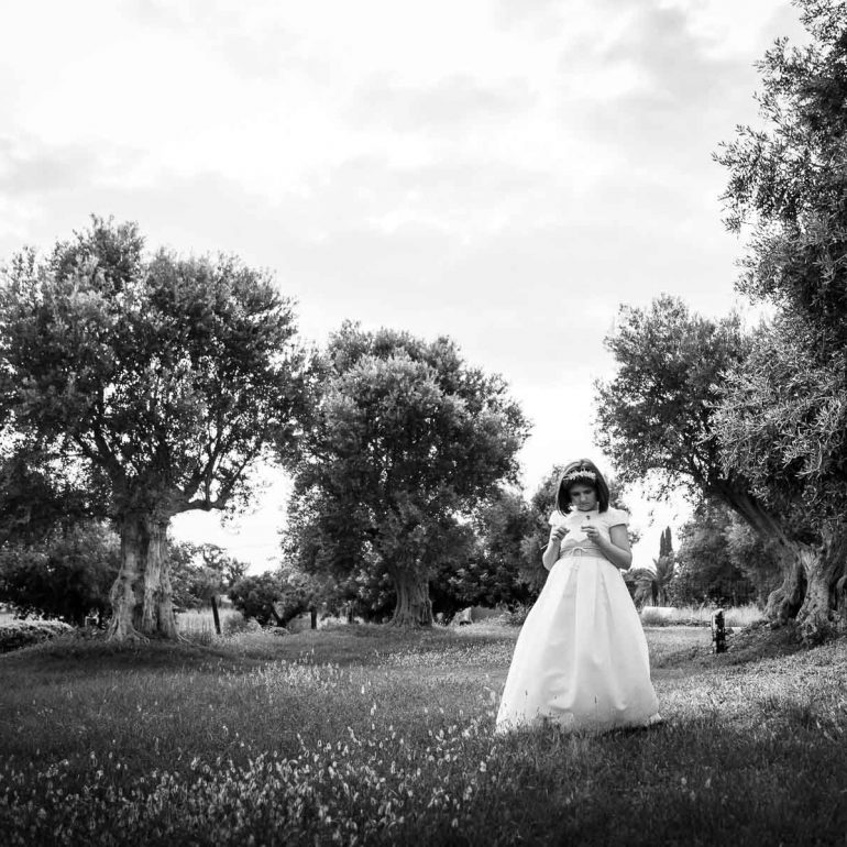 Sesión de fotos de comunión en exteriores.