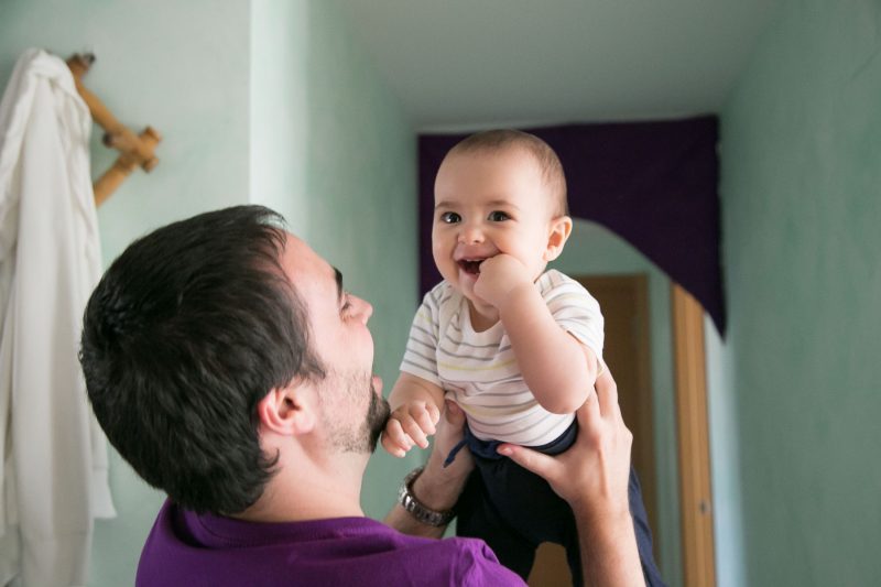 Reportaje documental de familia en domicilio.