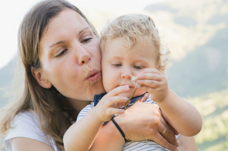 Reportaje documental de familia en exteriores.