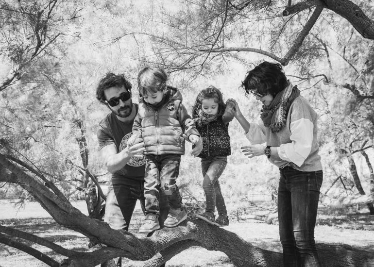 Reportaje documental de familia en exteriores.