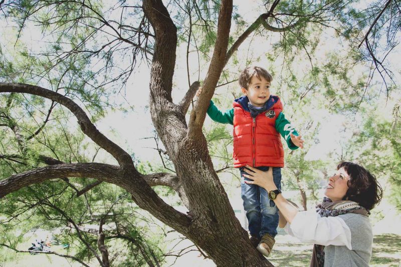 Reportaje documental de familia en exteriores.