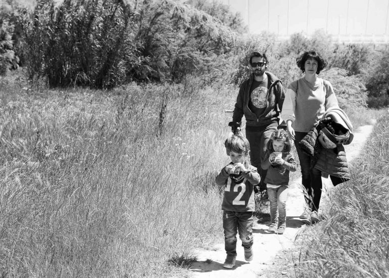 Reportaje documental de familia en exteriores.