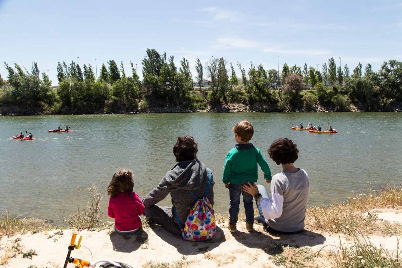 Reportaje documental de familia en exteriores.
