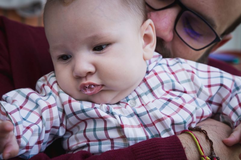 Reportaje documental de familia en exteriores.