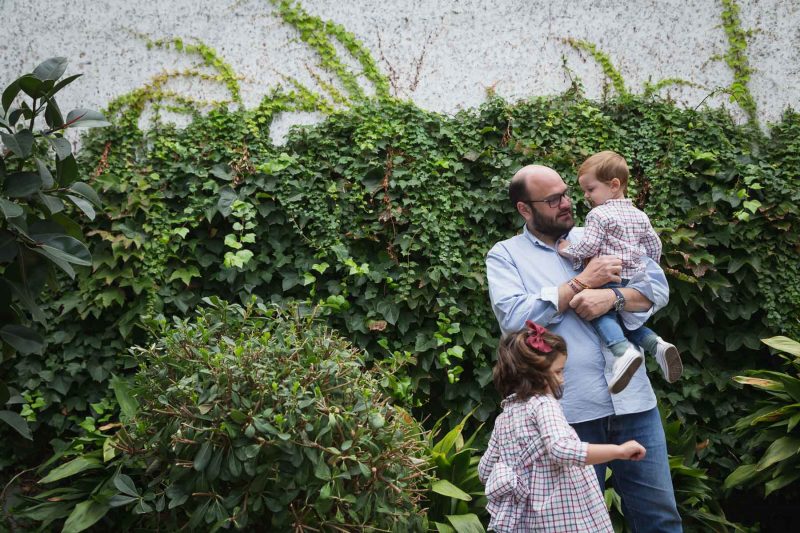 Reportaje documental de familia en exteriores.