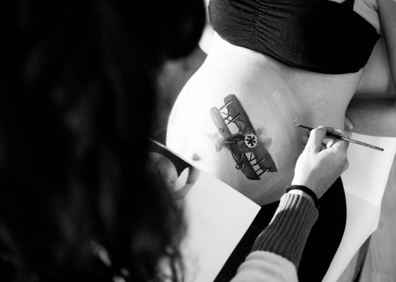 Reportaje bellypainting embarazo en domicilio.