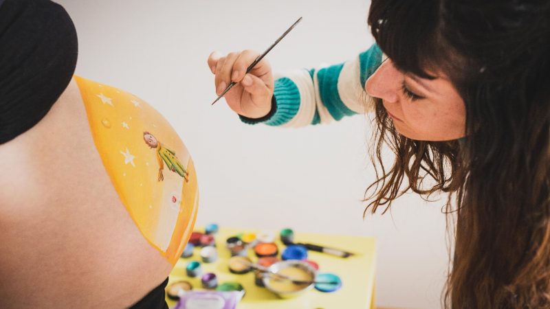 Reportaje bellypainting embarazo en domicilio.