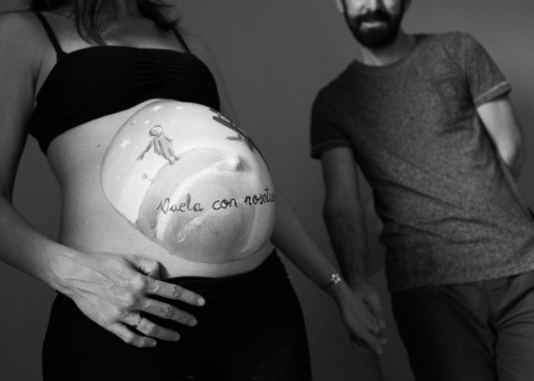 Reportaje bellypainting embarazo en domicilio.