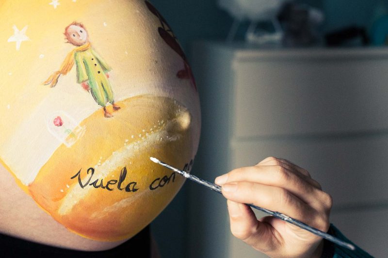 Reportaje bellypainting embarazo en domicilio.