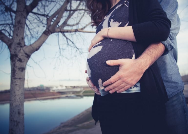 Reportaje embarazo en exteriores.