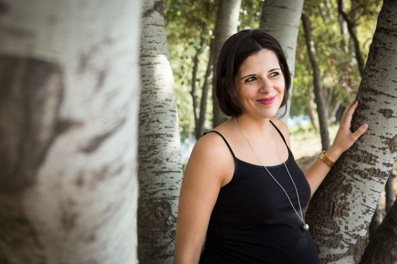 Sesión de fotos de embarazo en exteriores