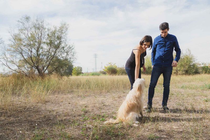 Sesión de fotos de embarazo en exteriores