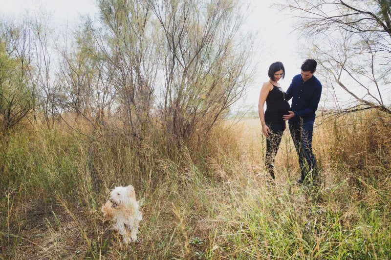 Sesión de fotos de embarazo en exteriores