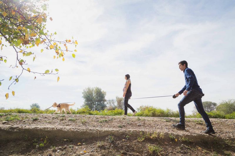 Sesión de fotos de embarazo en exteriores